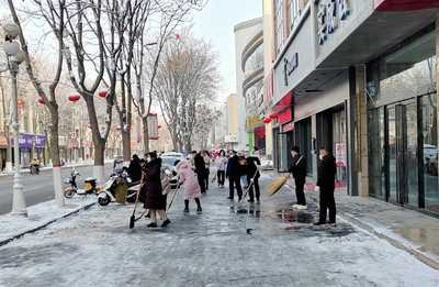 永宁县清雪除冰保通畅，自动人行道筑就平安出行路